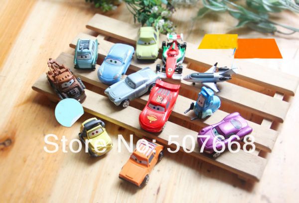 Coleção completa 12 carrinhos Pixar CARS 2